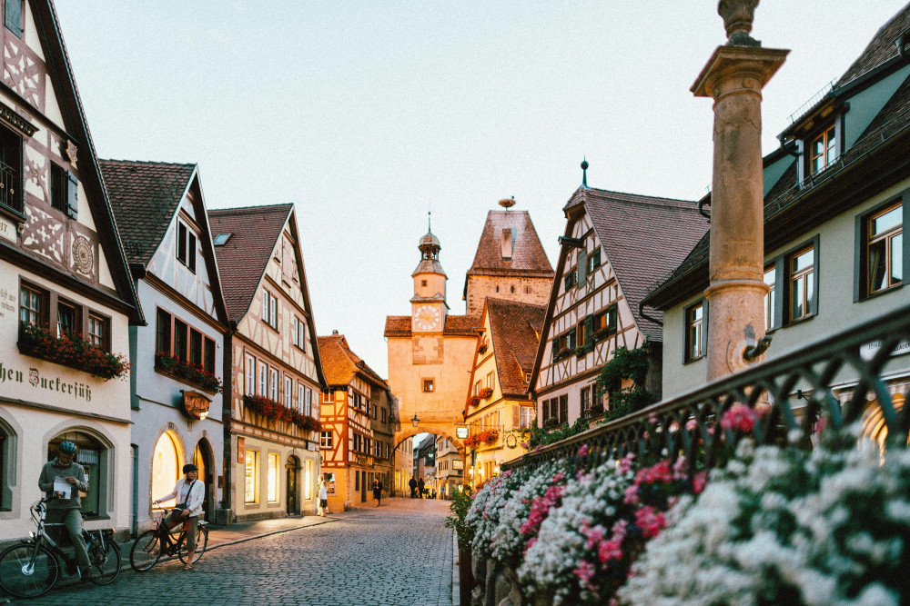 Deutschland und die Menschenrechte: Aktuelle Debatten und Maßnahmen, die Sie kennen sollten!